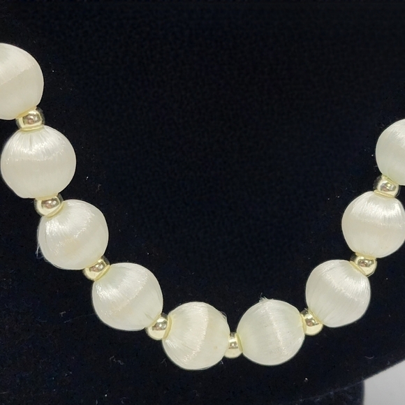 Vintage lot of 2 silk wrapped bead necklaces cream & Turquoise over the head - Picture 11 of 12